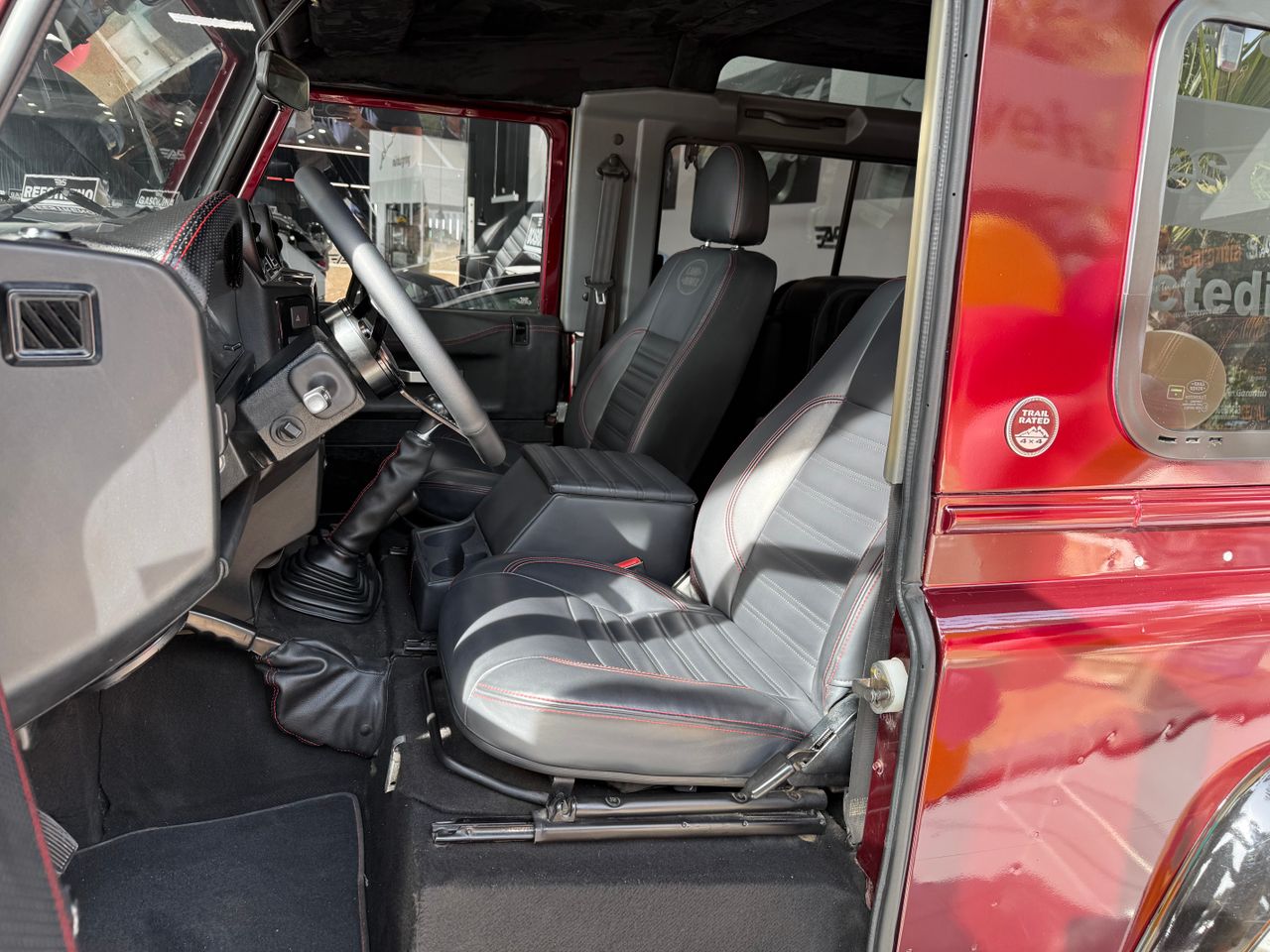 Imagen 6 del Land-Rover Defender en Auto Select Edition, Figueres