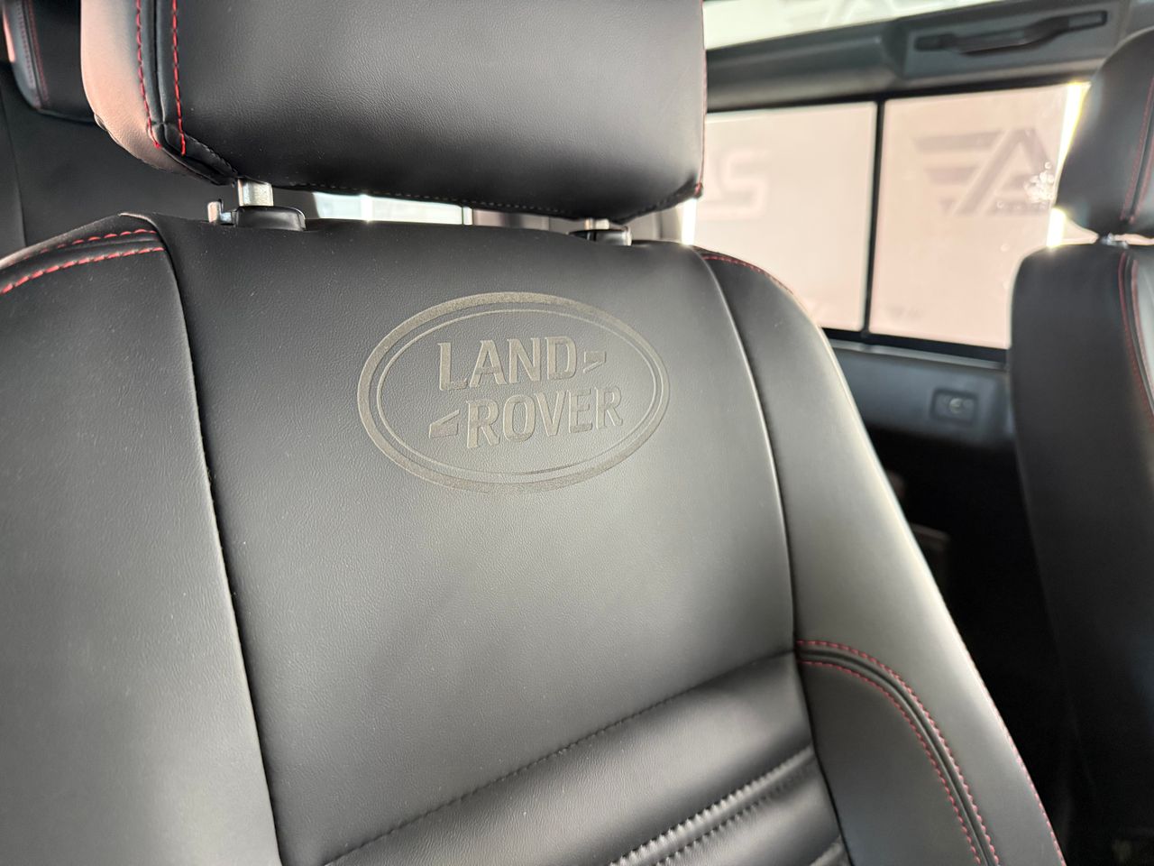 Imagen 201 del Land-Rover Defender en Auto Select Edition, Figueres