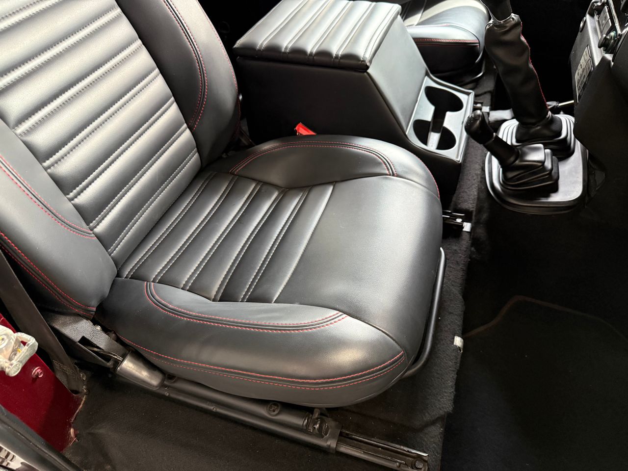 Imagen 34 del Land-Rover Defender en Auto Select Edition, Figueres