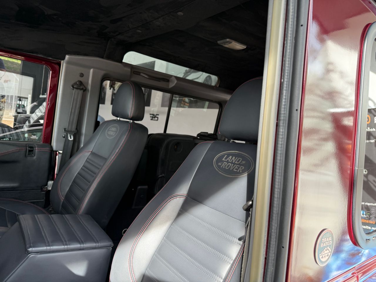 Imagen 8 del Land-Rover Defender en Auto Select Edition, Figueres
