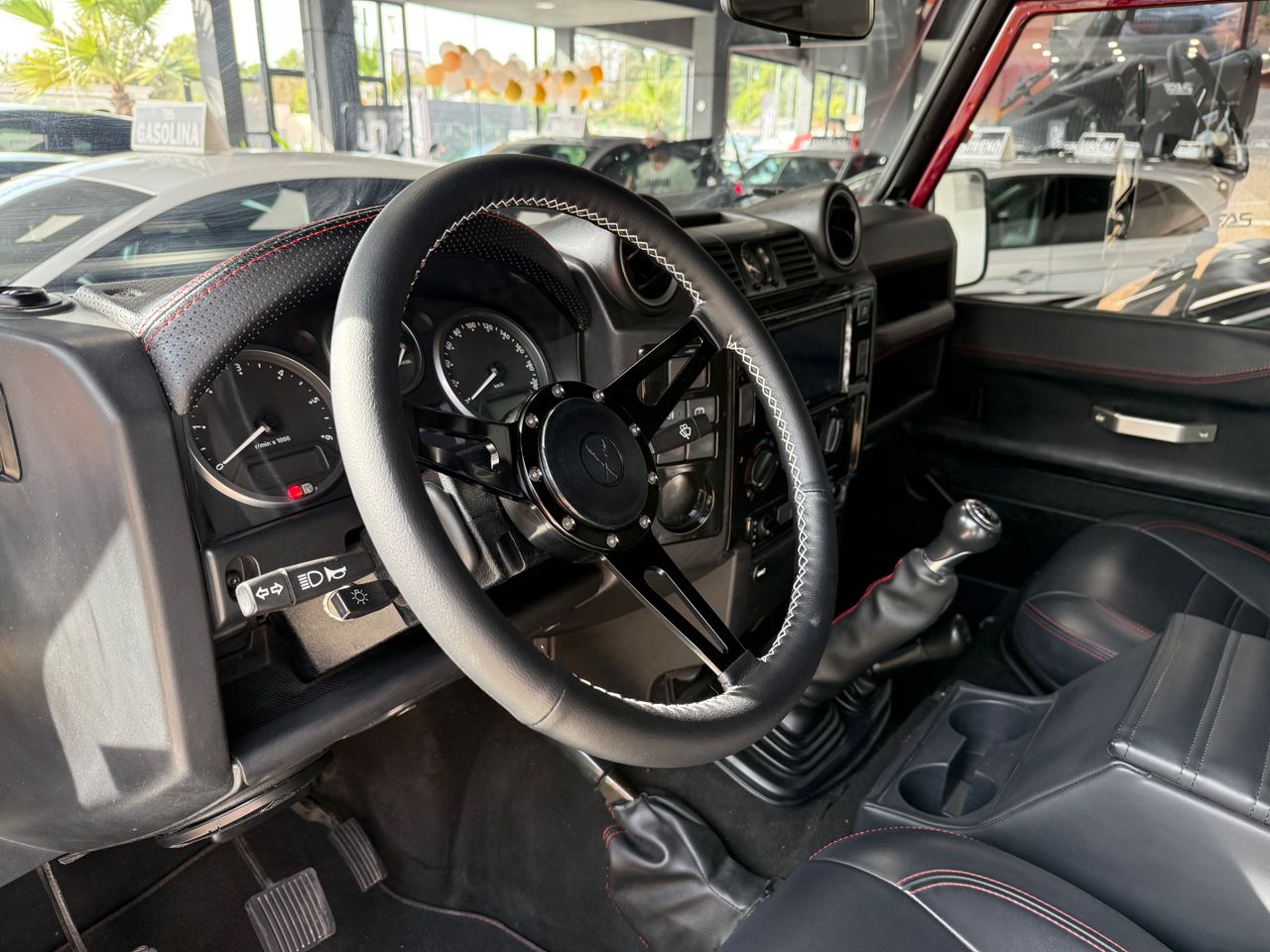 Imagen 5 del Land-Rover Defender en Auto Select Edition, Figueres