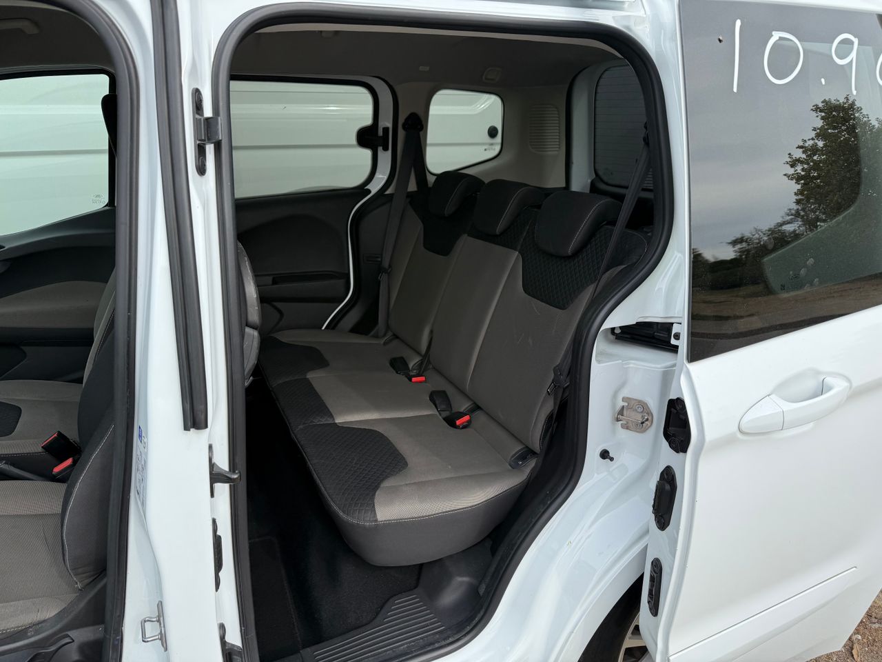 Imagen 8 del Ford Tourneo Courier en Auto Select Edition, Figueres