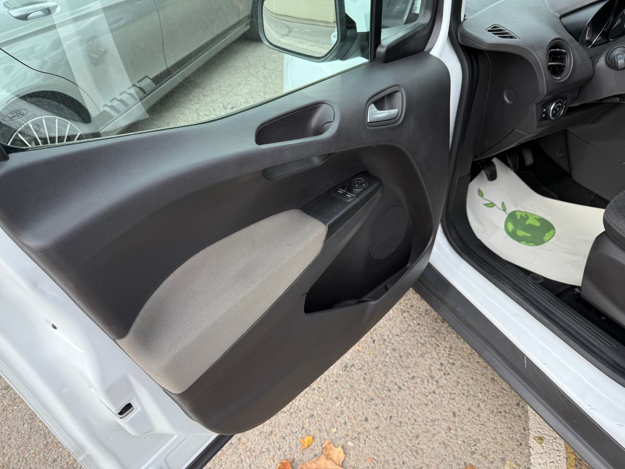 Imagen 6 del Ford Tourneo Courier en Auto Select Edition, Figueres