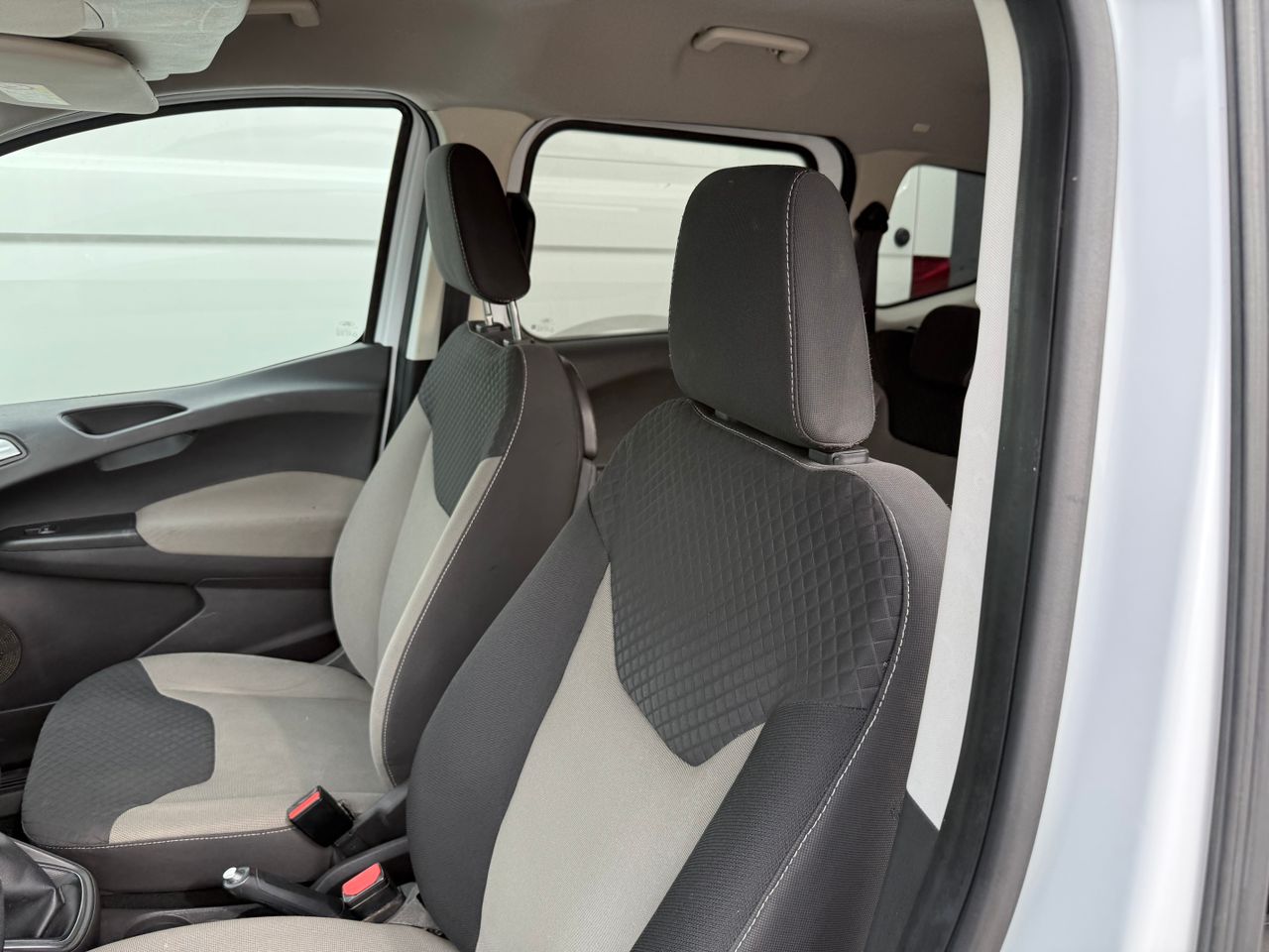 Imagen 11 del Ford Tourneo Courier en Auto Select Edition, Figueres