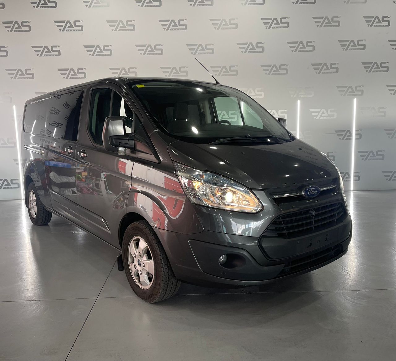 Imagen 3 del Ford Tourneo Custom en Auto Select Edition, Figueres