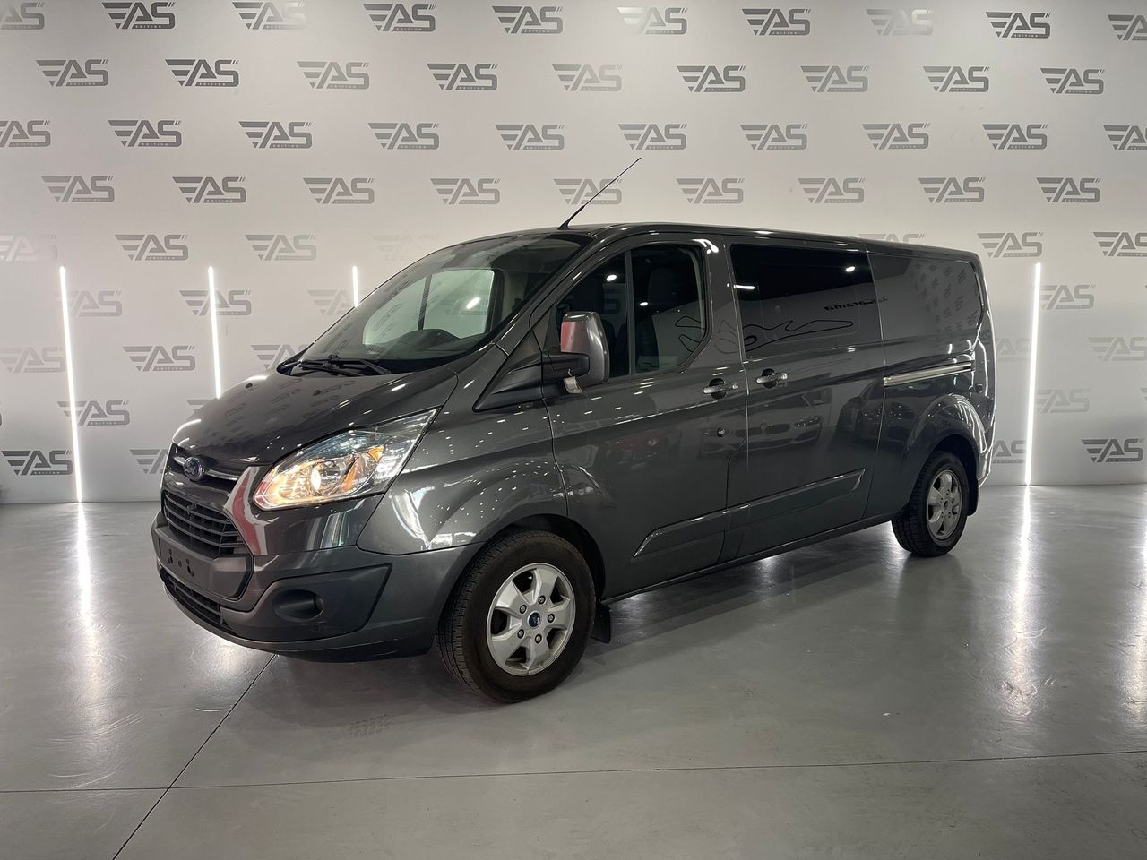 Ford Tourneo Custom 2.2 TDCI 125cv 300 L1 Titanium – 6 PLAZAS