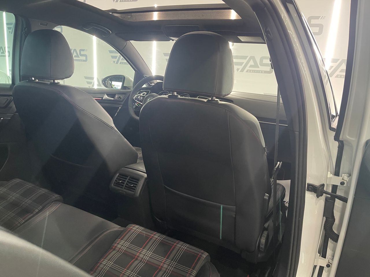 Imagen 114 del Volkswagen Golf en Auto Select Edition, Figueres