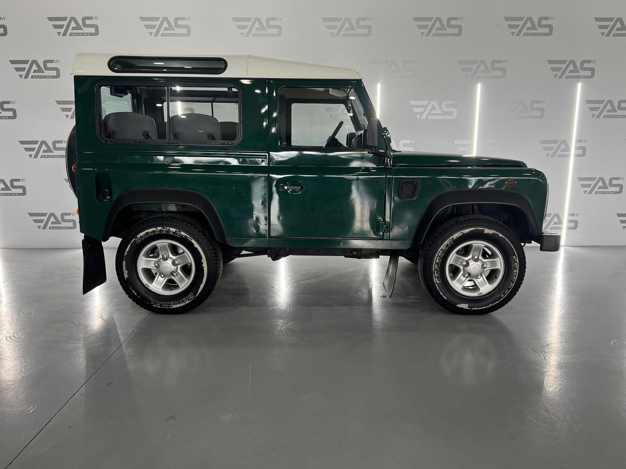 Imagen 7 del Land-Rover Defender en Auto Select Edition, Figueres