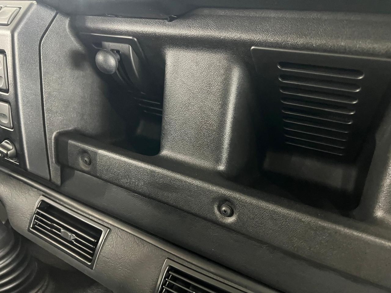 Imagen 106 del Land-Rover Defender en Auto Select Edition, Figueres