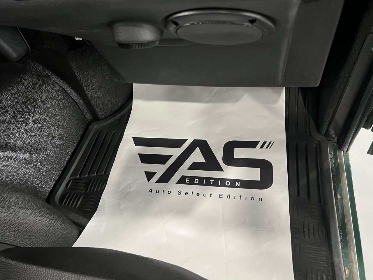 Imagen 87 del Land-Rover Defender en Auto Select Edition, Figueres