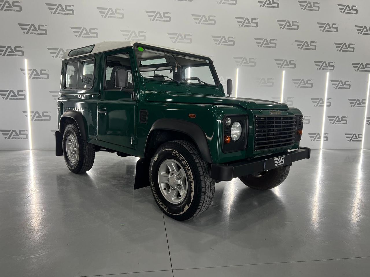 Imagen 3 del Land-Rover Defender en Auto Select Edition, Figueres
