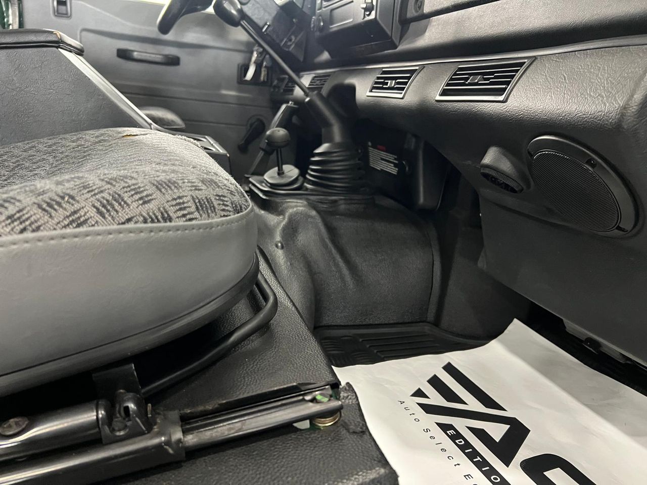 Imagen 81 del Land-Rover Defender en Auto Select Edition, Figueres