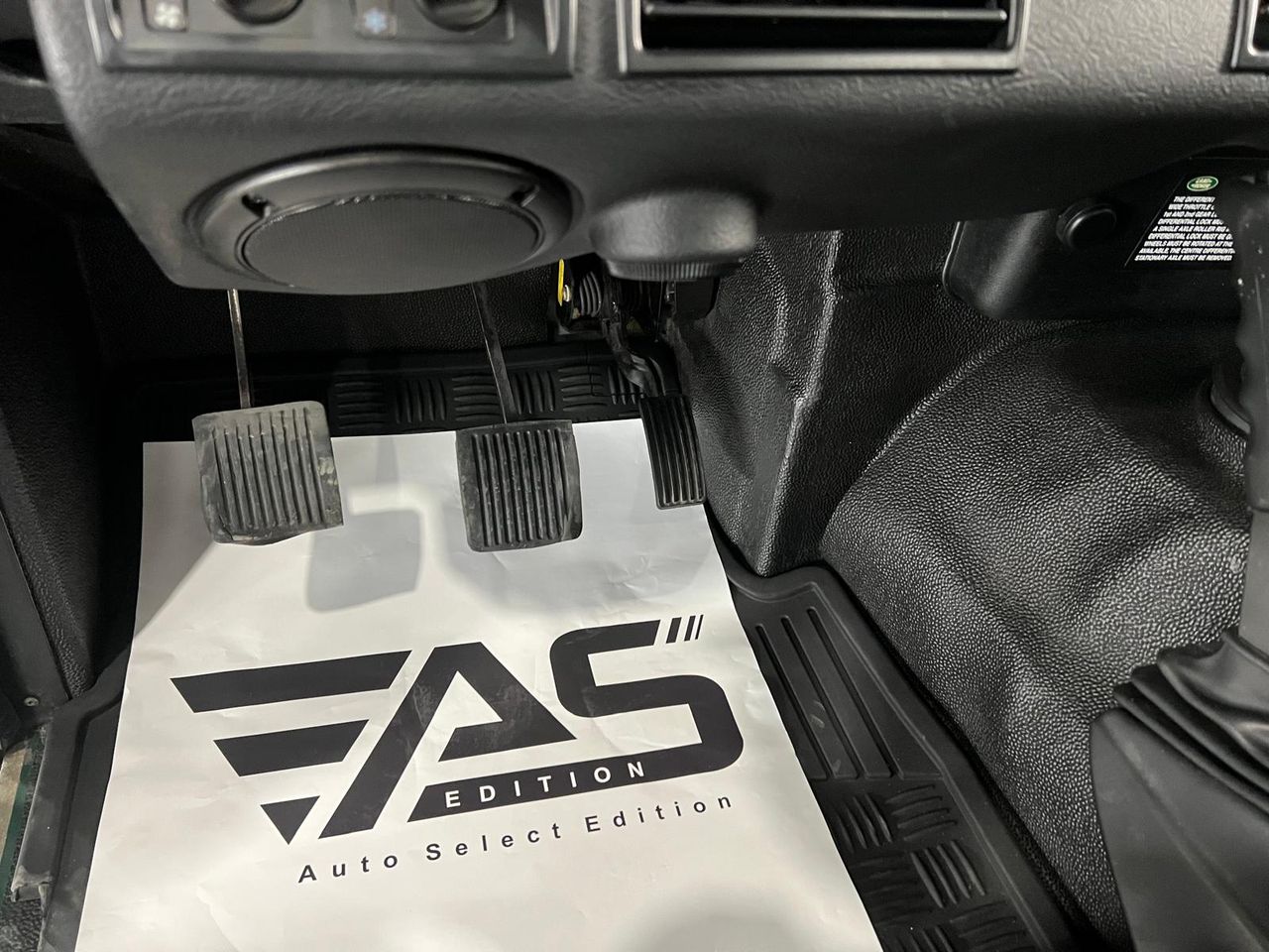 Imagen 101 del Land-Rover Defender en Auto Select Edition, Figueres