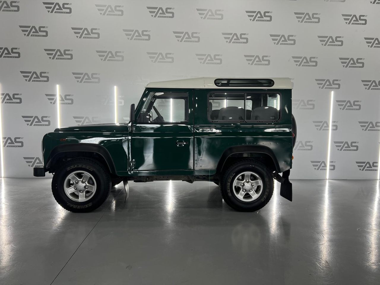 Imagen 6 del Land-Rover Defender en Auto Select Edition, Figueres