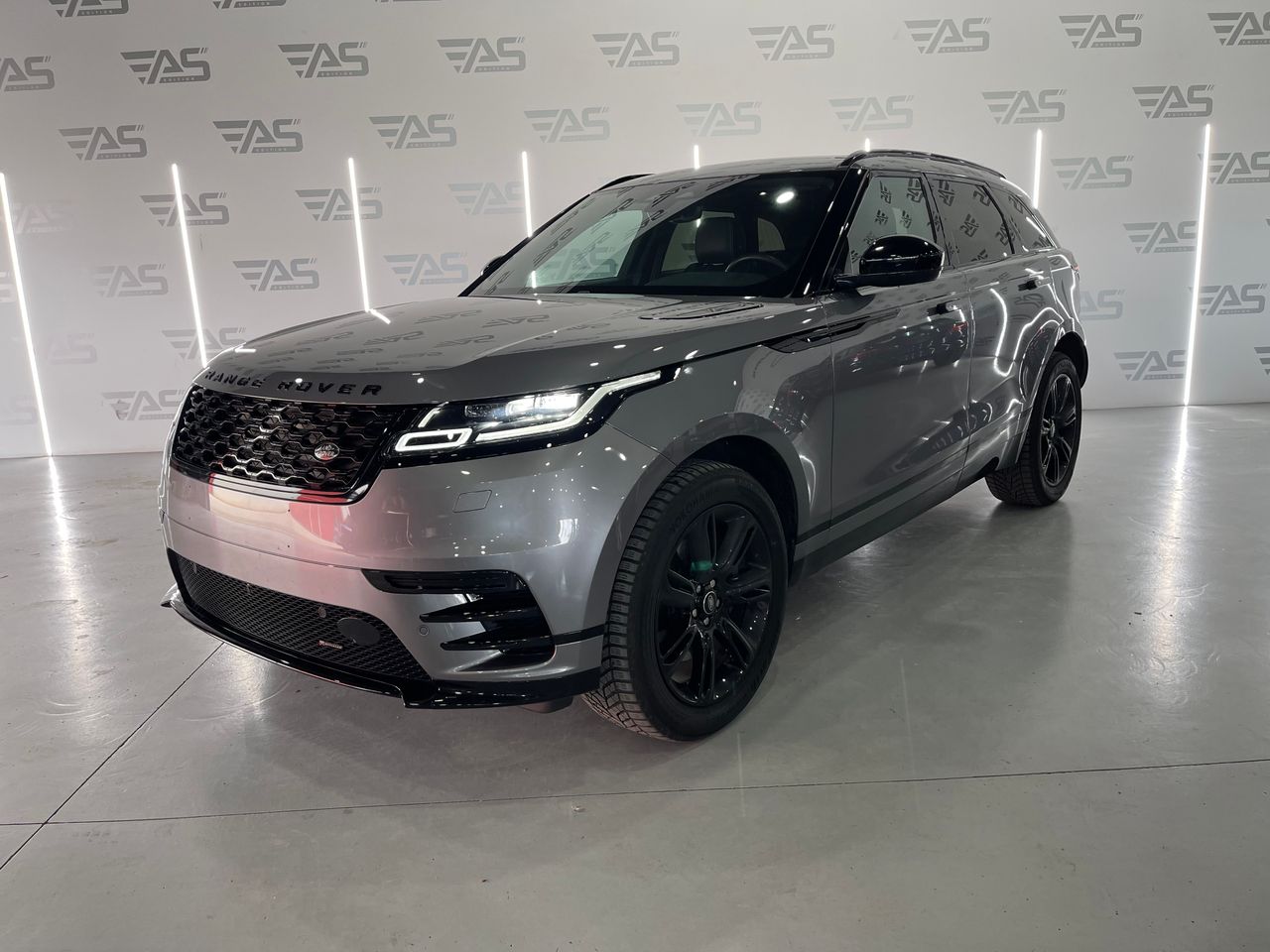 Land-Rover Range Rover Velar 2.0D I4  R-Dynamic SE 4WD Auto – Full Extras !!!