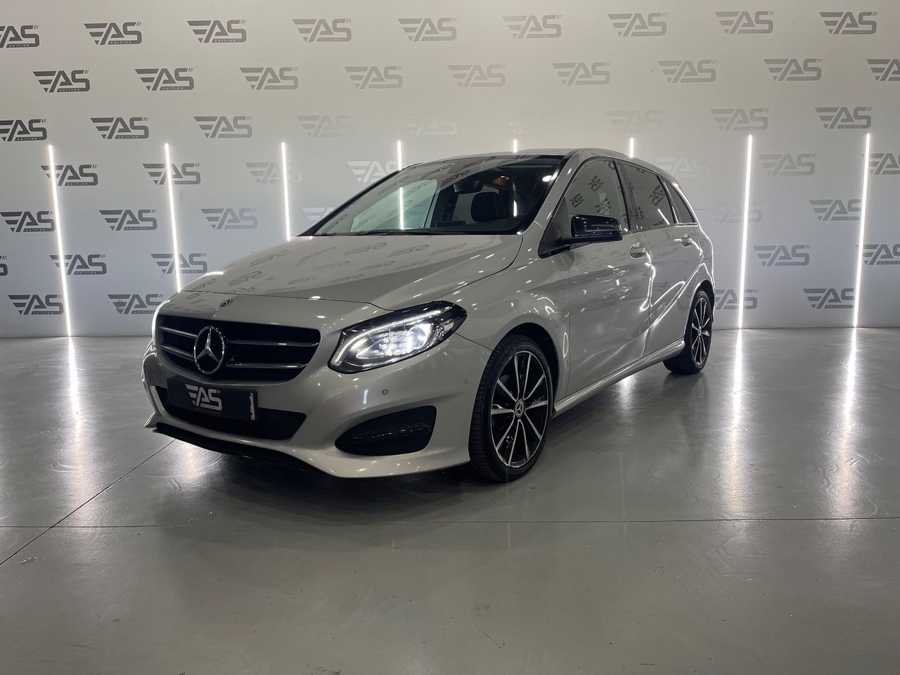 Mercedes Clase B 180 CDI AMG Line – IMPECABLE !!!