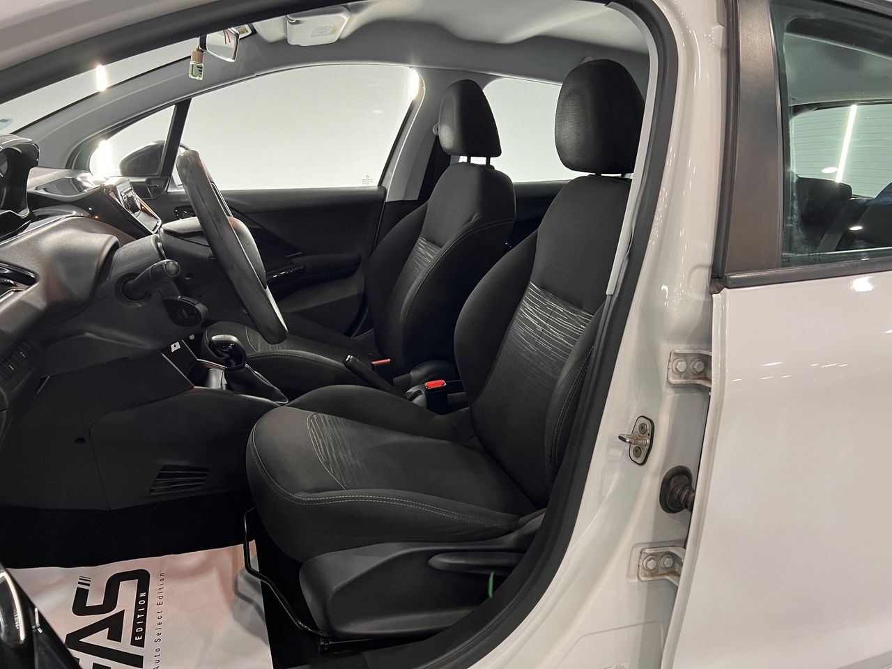 Imagen 73 del Peugeot 208 en Auto Select Edition, Palafrugell