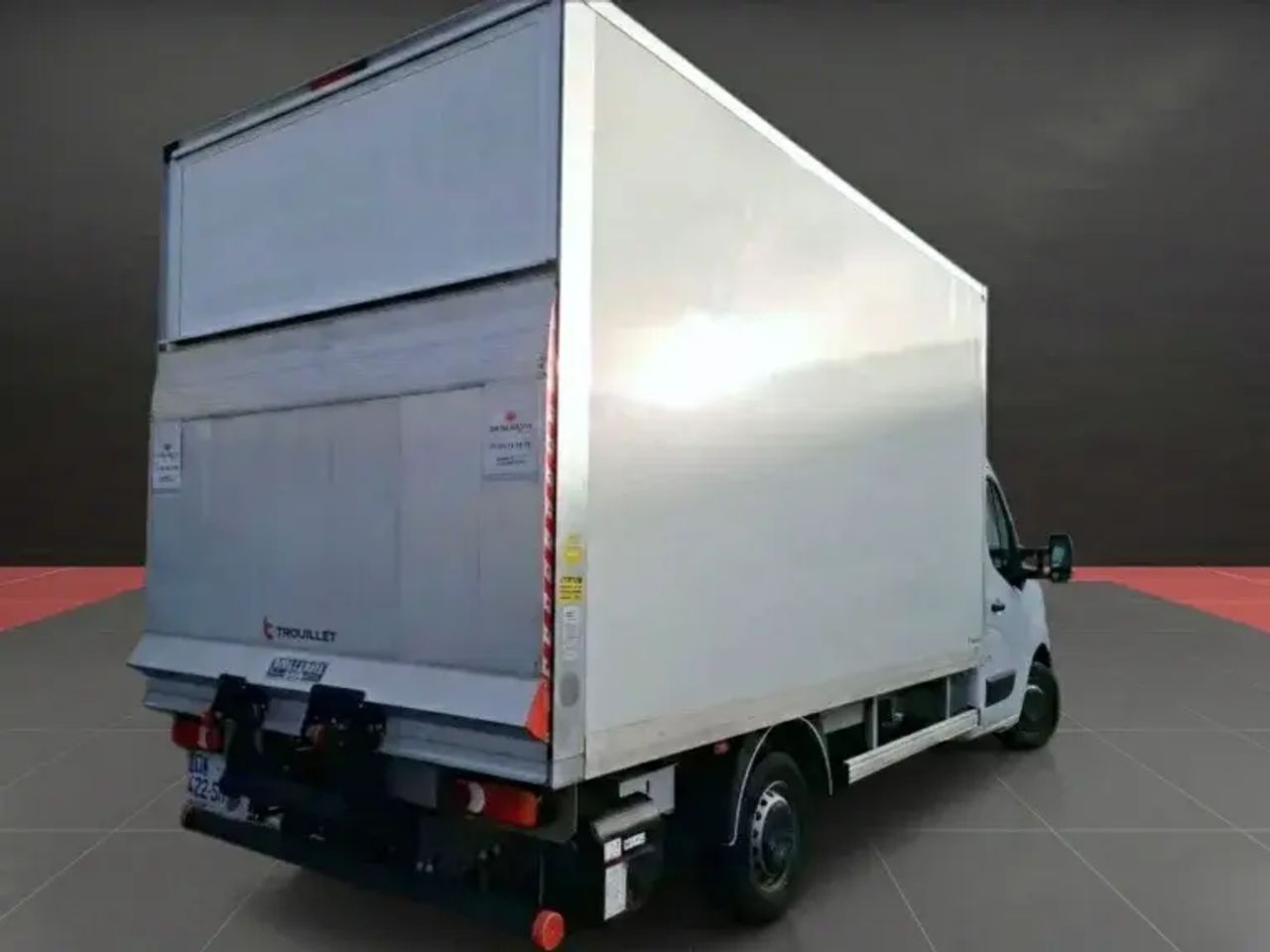 Renault Master Carrozado L4H3 con Trampilla Dhollandia en Coslada