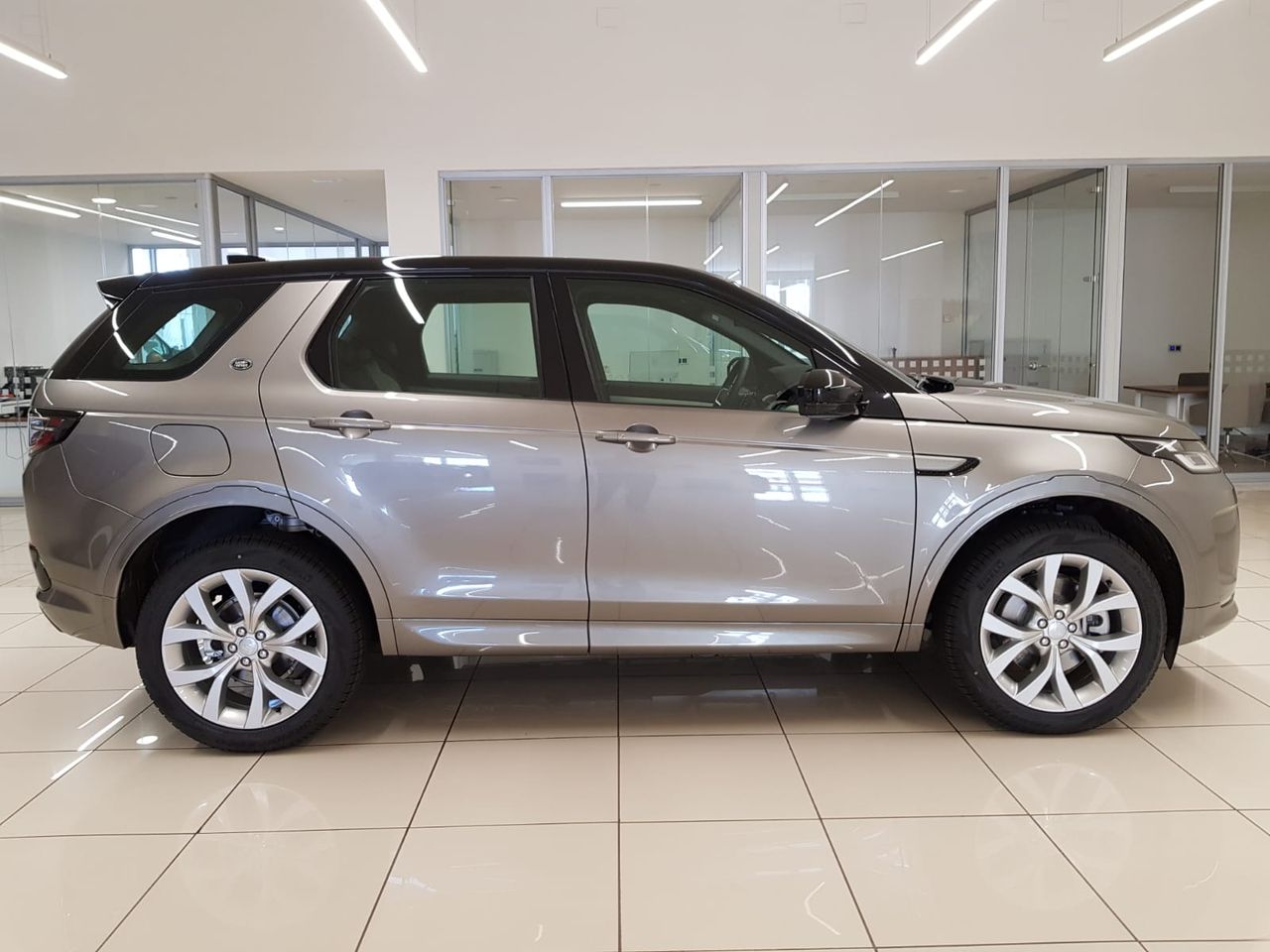Land-Rover Discovery Sport 2.0D TD4 120kW AWD Auto MHEV Dynamic SE - Foto 2