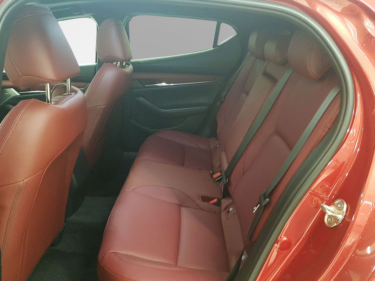 Mazda 3 2.0L E-SKY X MHEV 137kW 6AT AWD Takumi Red - Foto 2