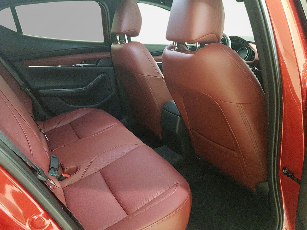 Mazda 3 2.0L E-SKY X MHEV 137kW 6AT AWD Takumi Red - Foto 2