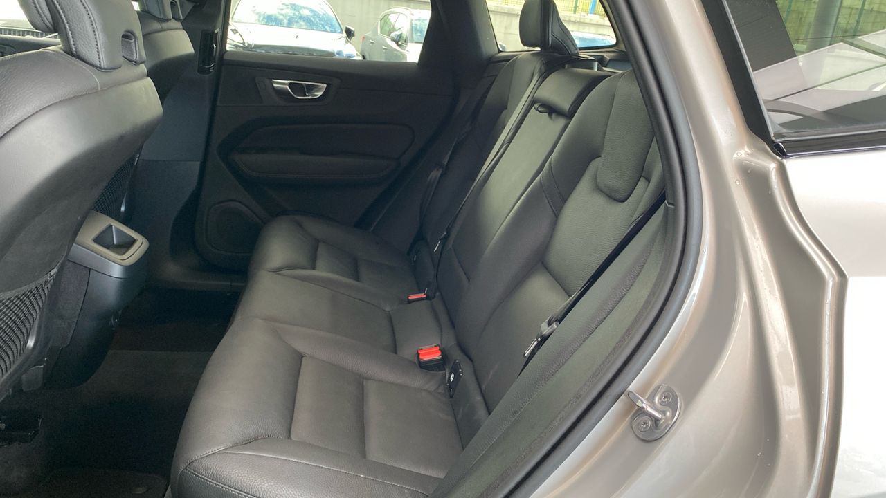 Volvo XC60 2.0 B5 PLUS DARK AT 4WD 5P - foto 7