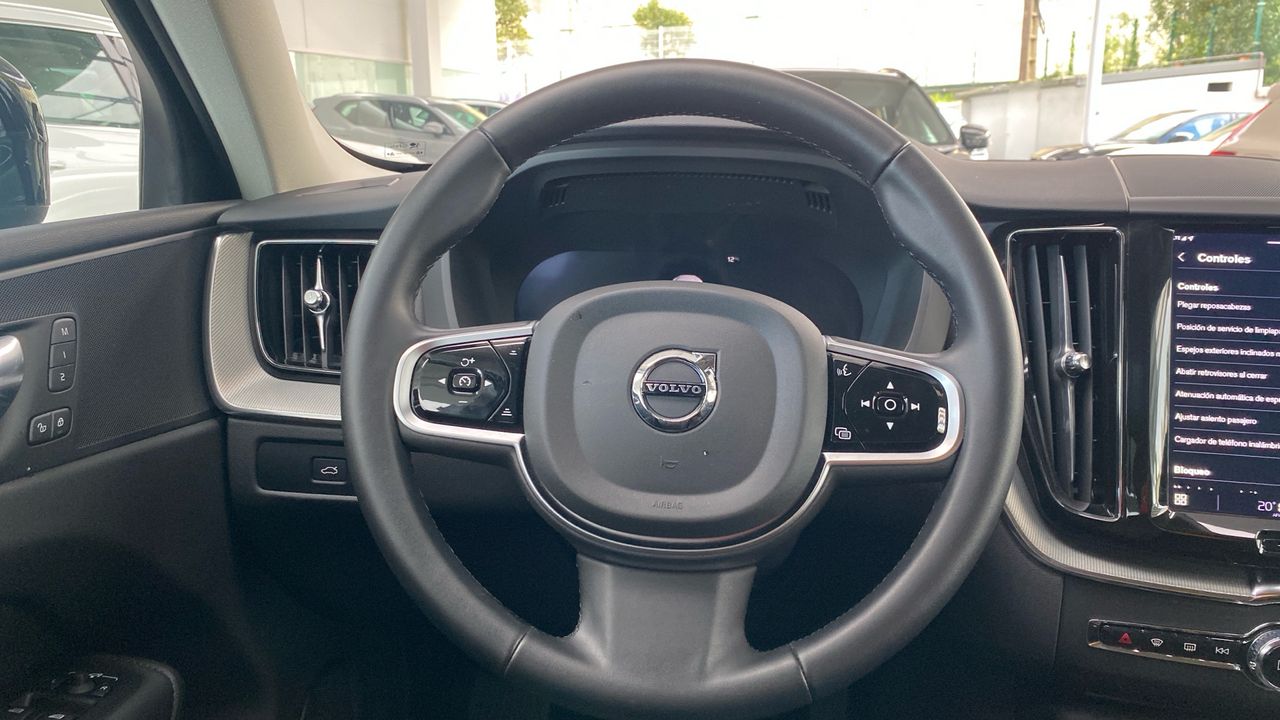 Volvo XC60 2.0 B5 PLUS DARK AT 4WD 5P - foto 11