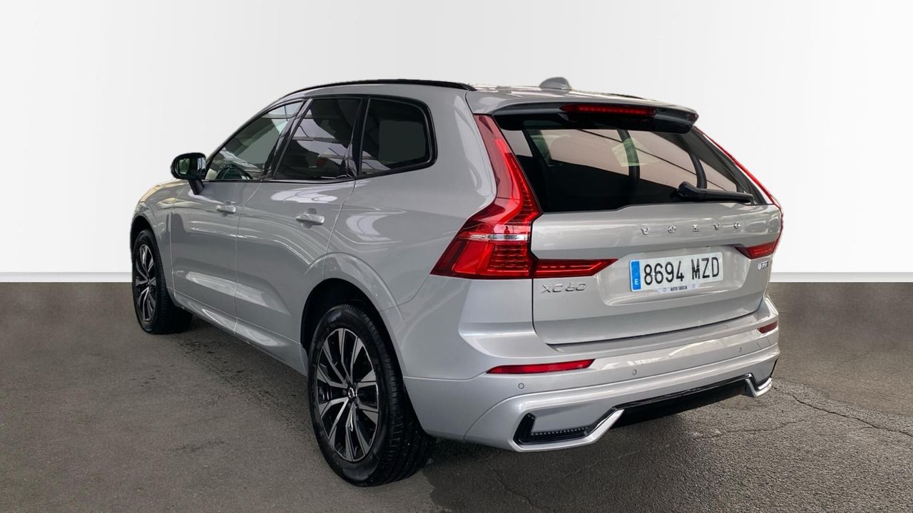 Volvo XC60 2.0 B5 PLUS DARK AT 4WD 5P - foto 2