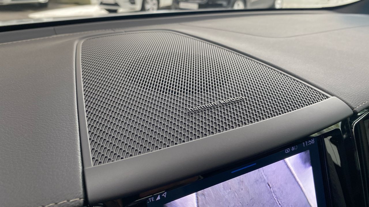 Volvo XC60 2.0 T6 RECHARGE ULTIMATE DARK AUTO 4WD 5P - foto 19