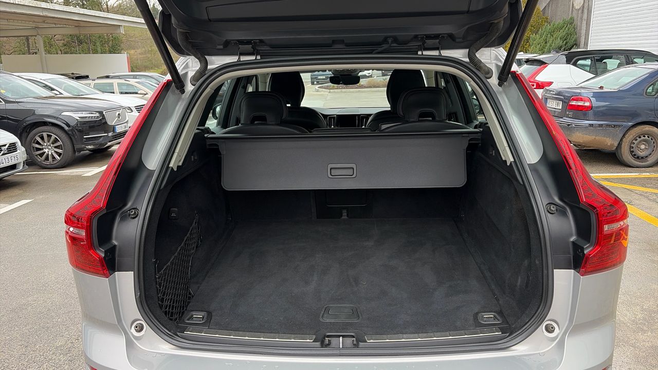 Volvo XC60 2.0 B4 D PLUS DARK AUTO 4WD 5P - foto 14