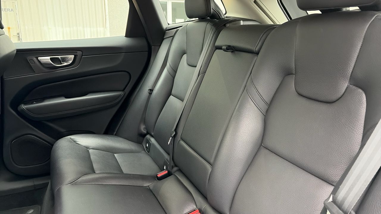 Volvo XC60 2.0 B4 D PLUS DARK AUTO 4WD 5P - foto 7