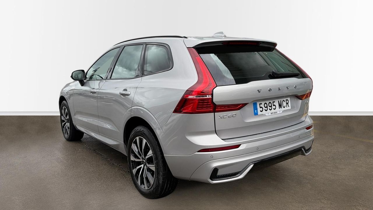Volvo XC60 2.0 B4 D PLUS DARK AUTO 4WD 5P - foto 2