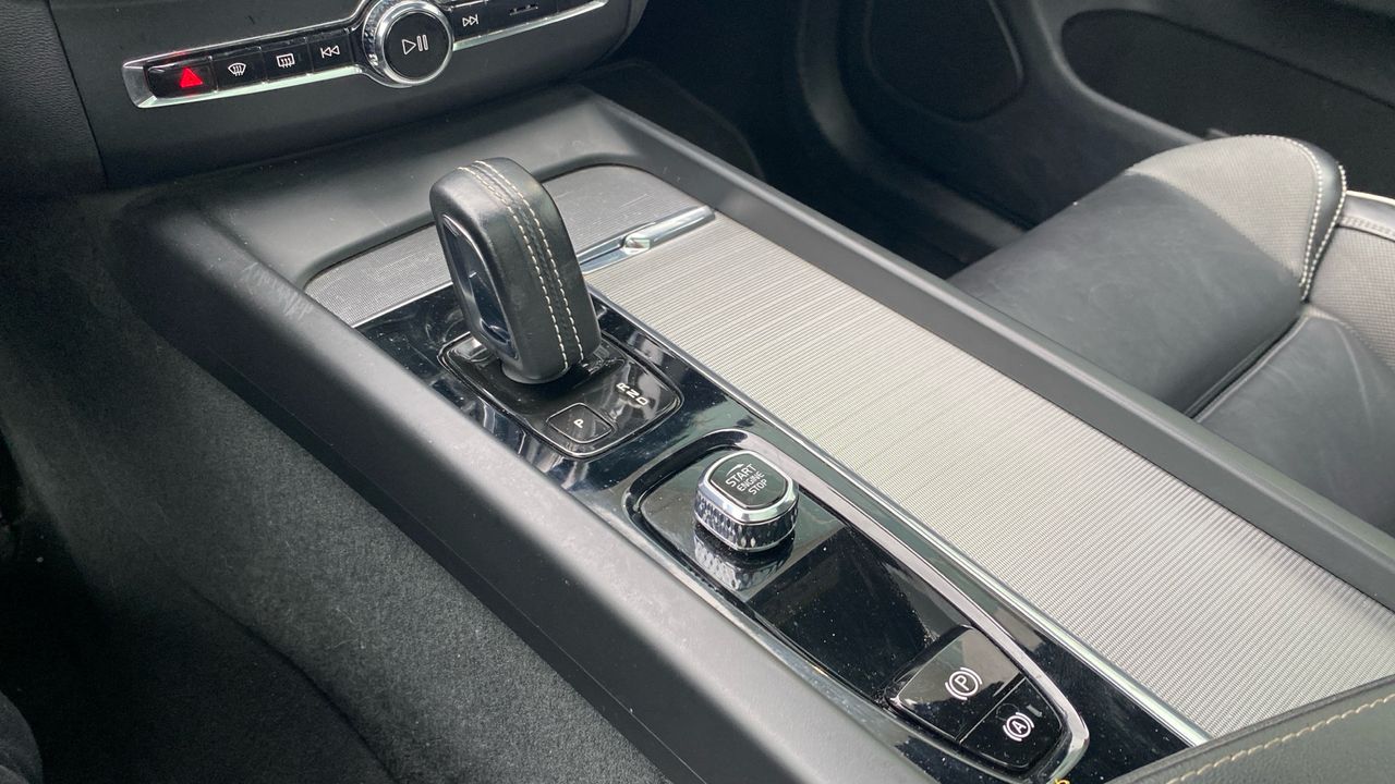 Volvo XC60 2.0 T6 RECHARGE R-DESIGN AUTO 4WD 5P - foto 18