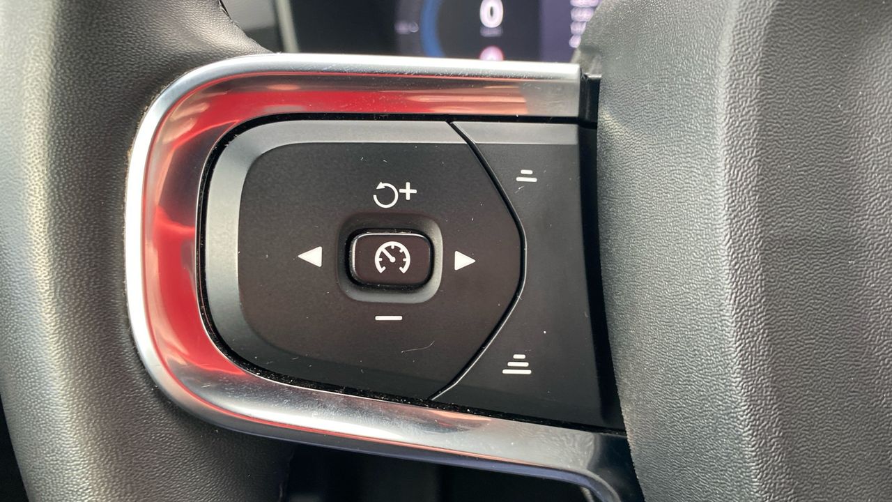 Volvo XC40 2.0 B3 PLUS DARK AUTO 5P - foto 17