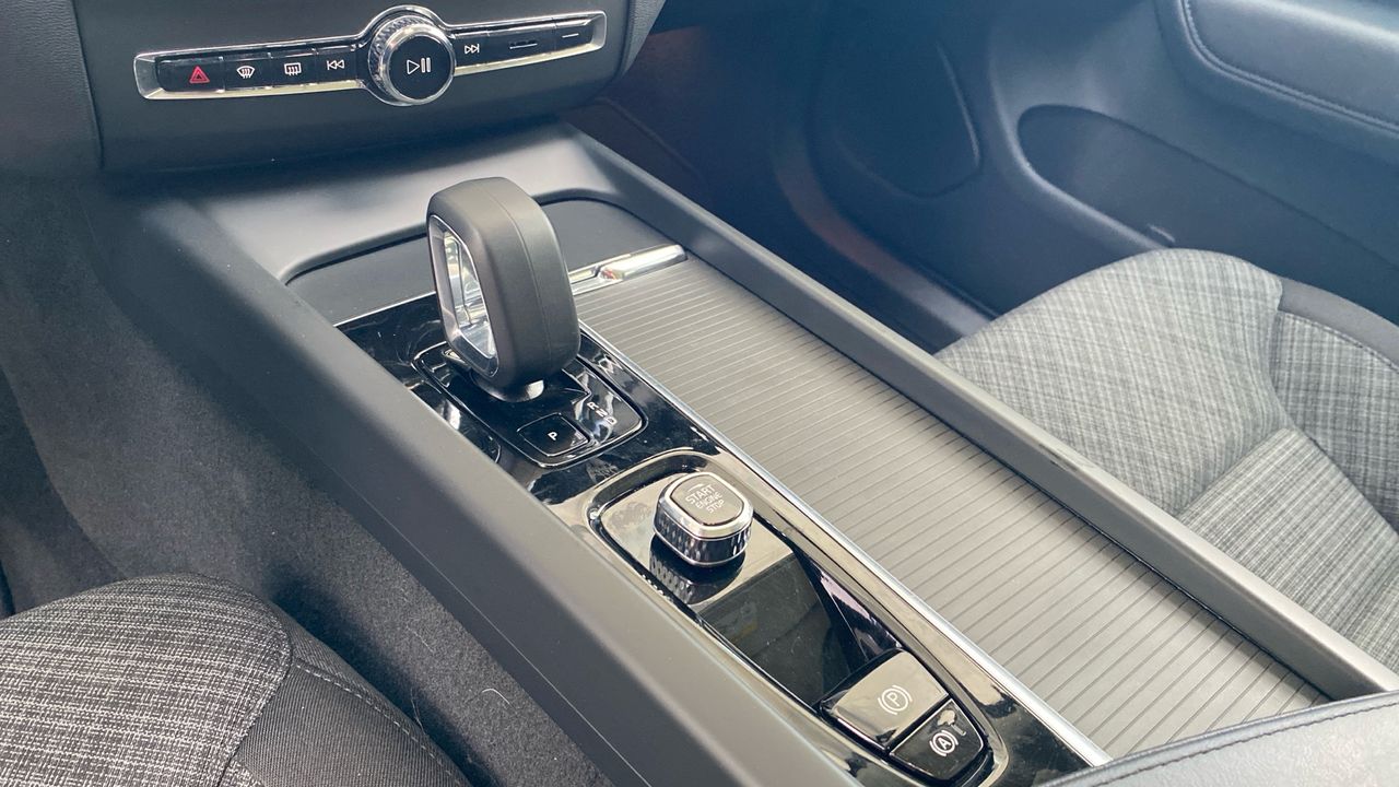 Volvo XC60 todoterreno 2.0 T6 RECHARGE CORE AUTO 4WD 5P - foto 19