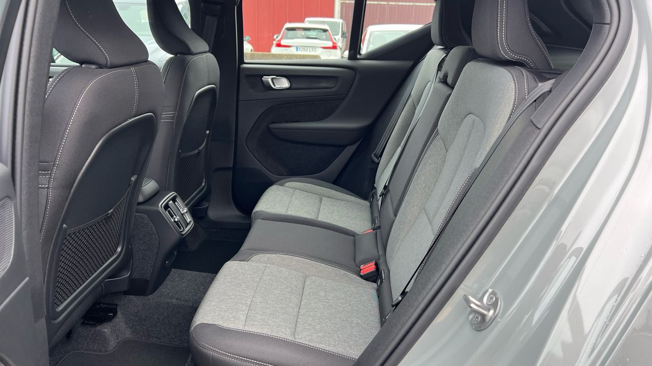Volvo XC40 todoterreno 2.0 B3 MHEV PLUS DARK DCT 5P - foto 7