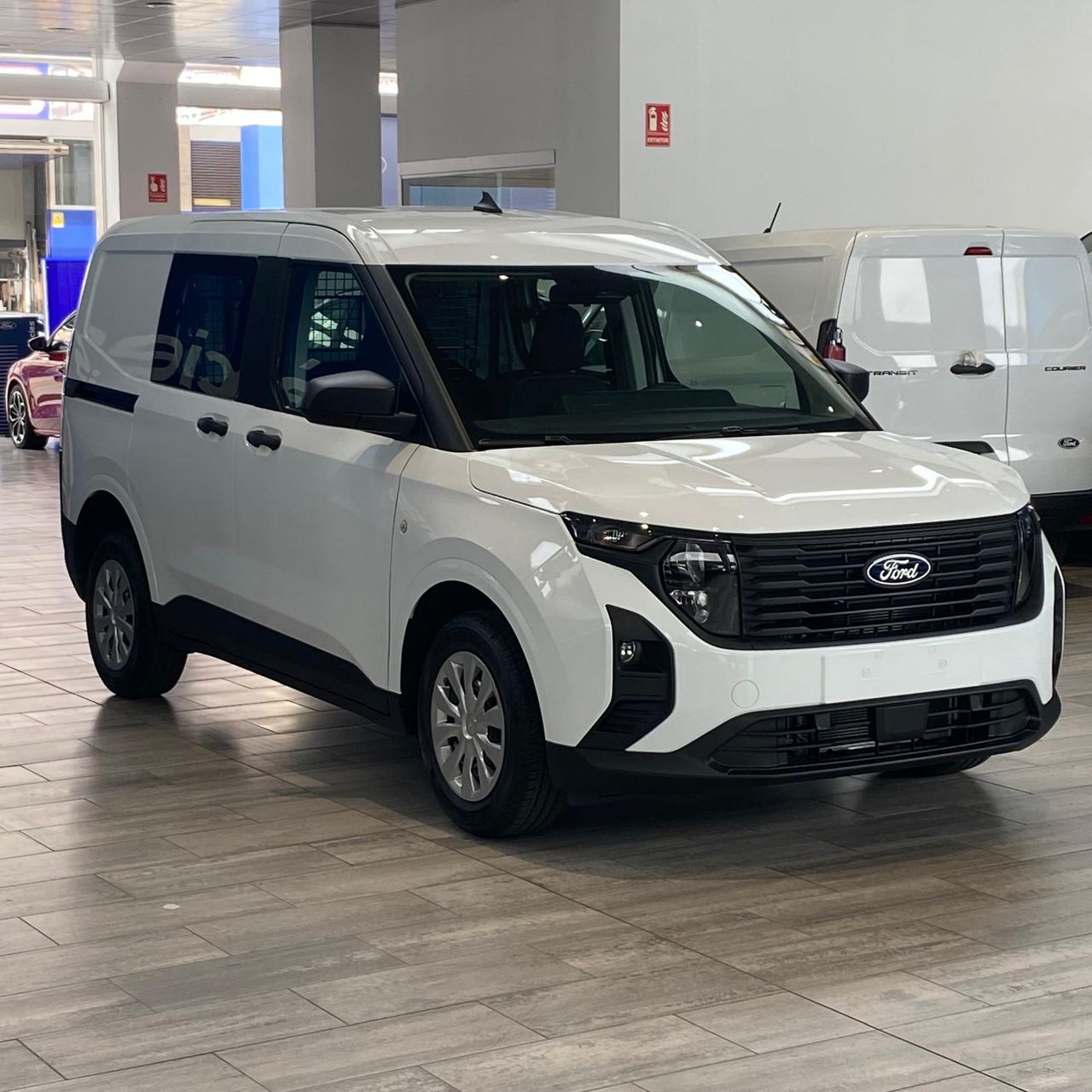 ford transit courier 2025 / foto grande (2)