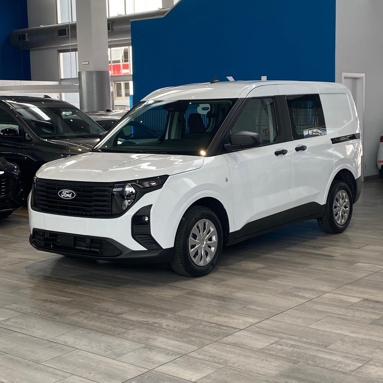 Foto ford transit courier 2025 /