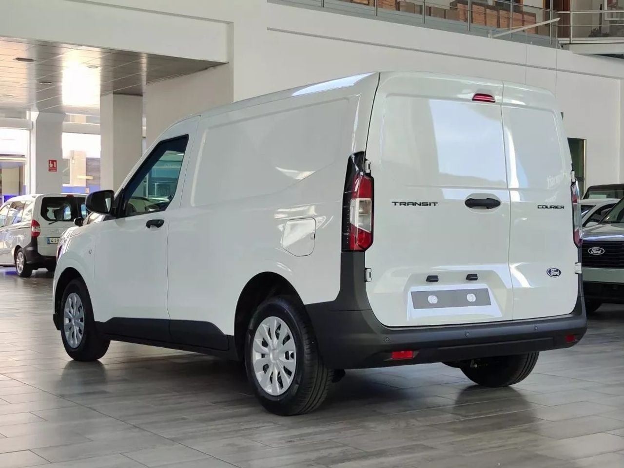 ford transit courier 2025 / foto grande (3)