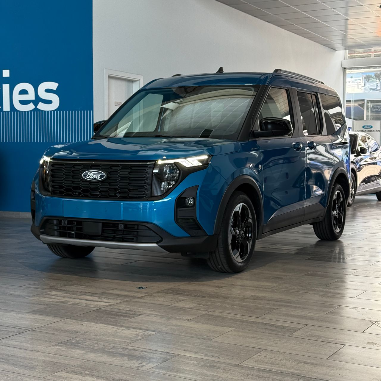 ford tourneo courier 2025 /