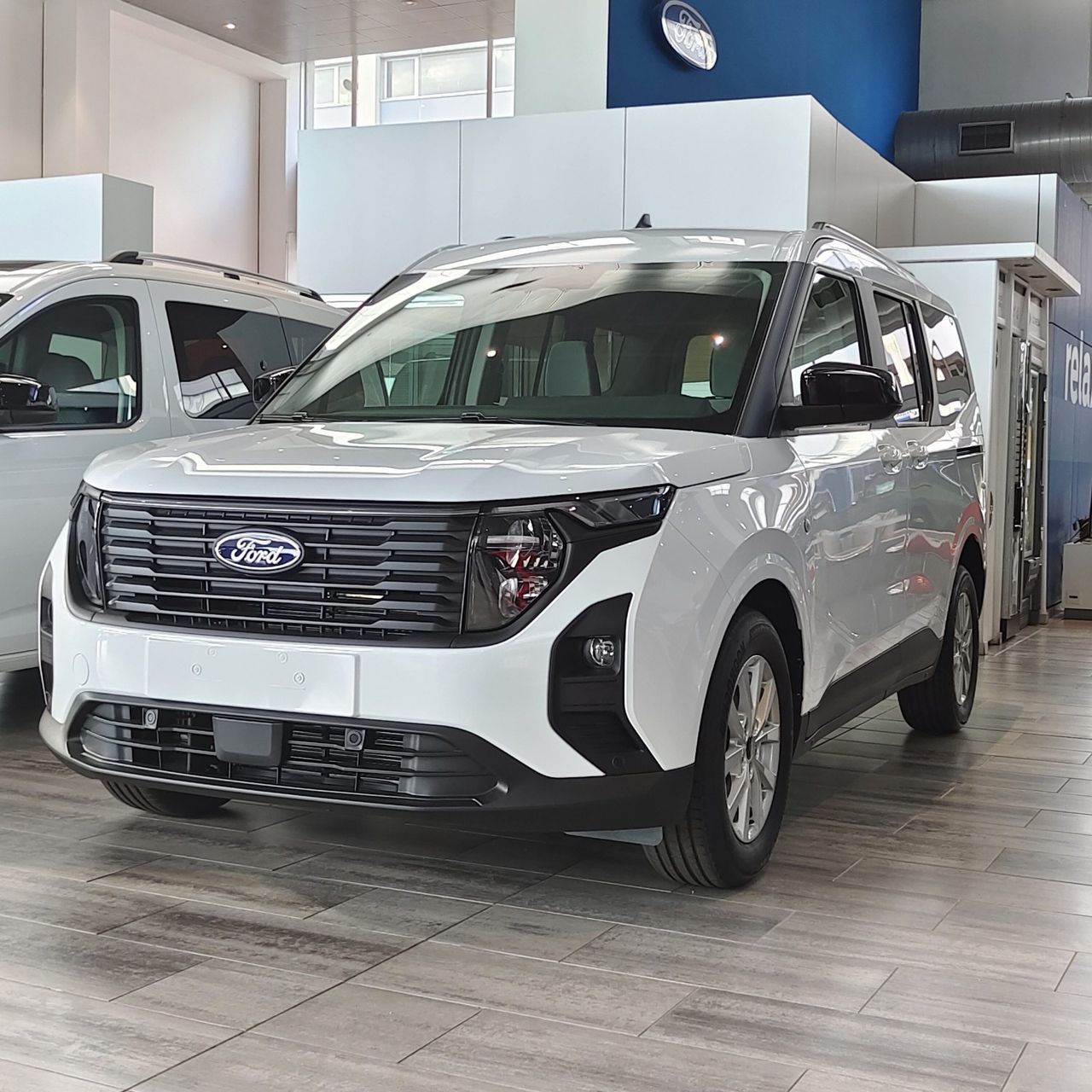 ford tourneo courier 2025 /