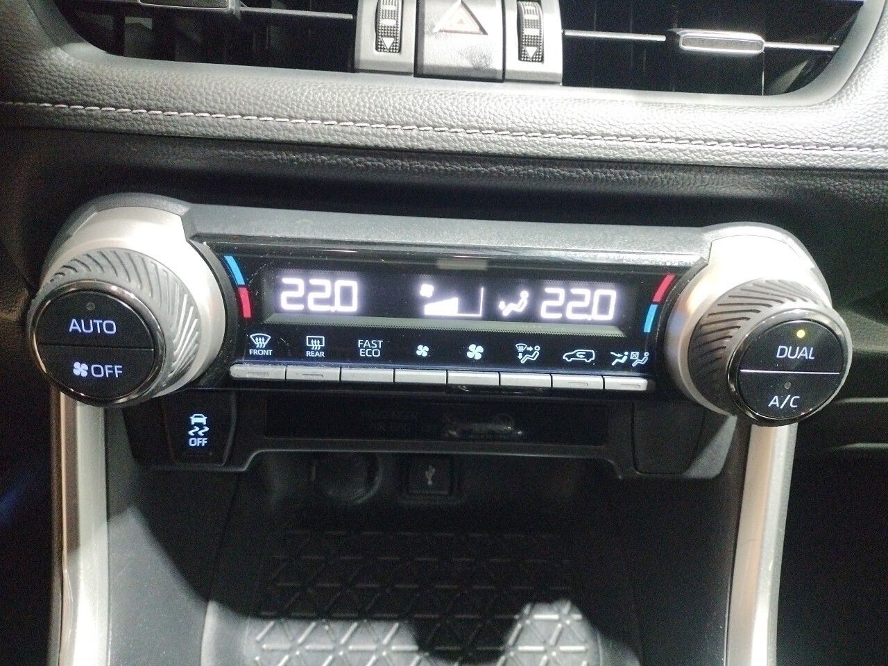 Toyota Rav4 2.5l 220H Style - foto 17