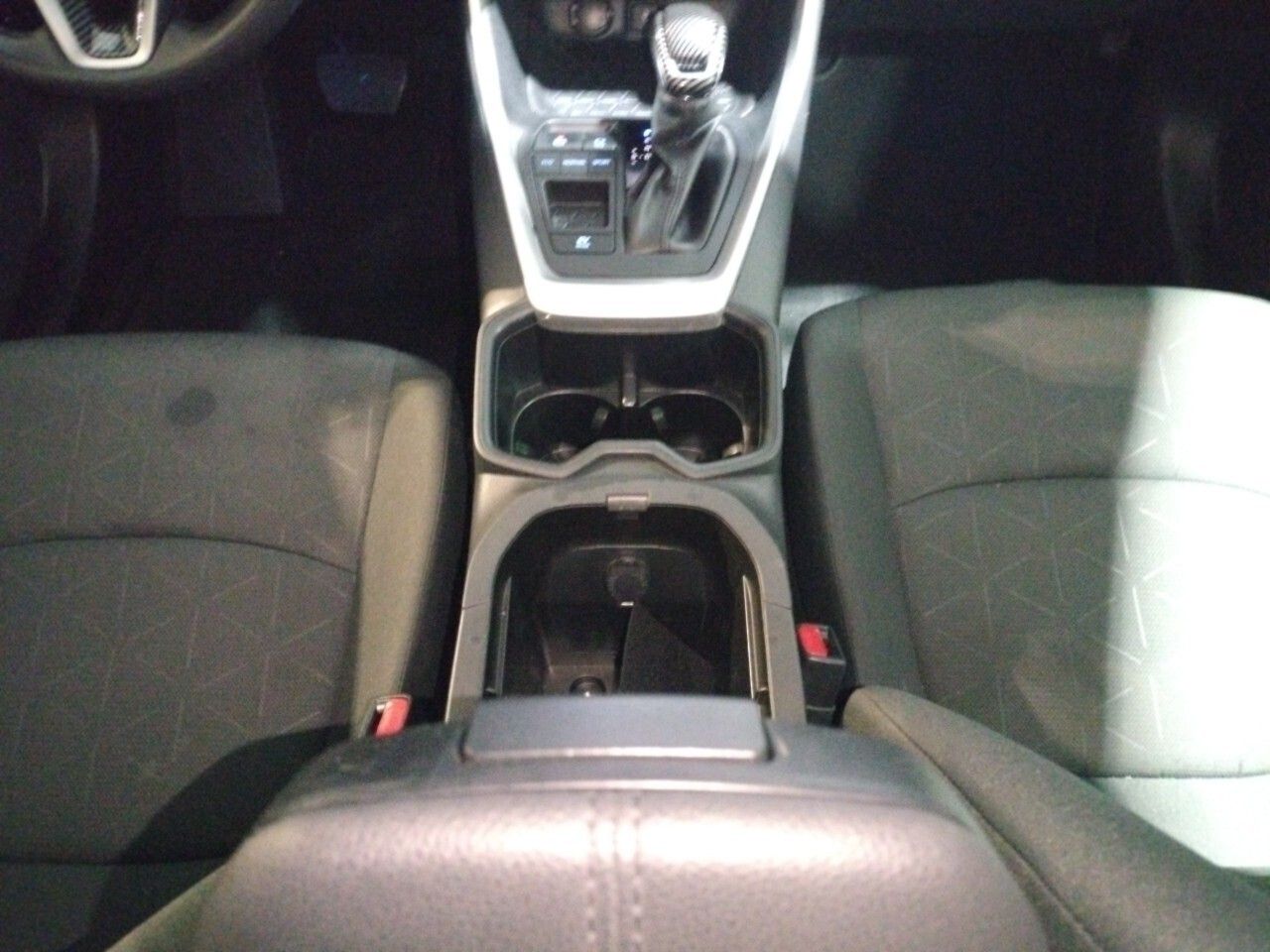 Toyota Rav4 2.5l 220H Style - foto 22