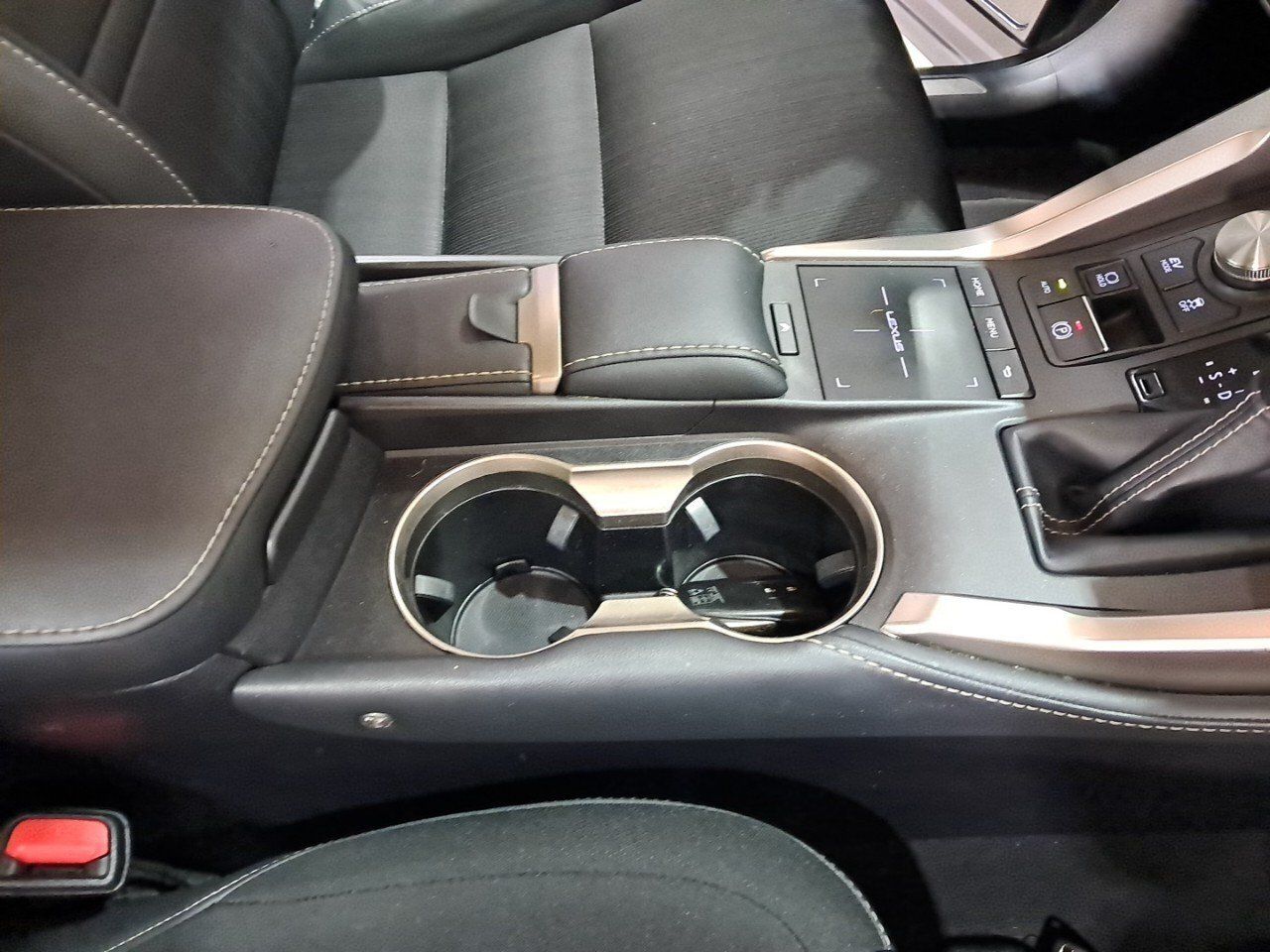 Lexus NX 2.5 300h Business 2WD - foto 22