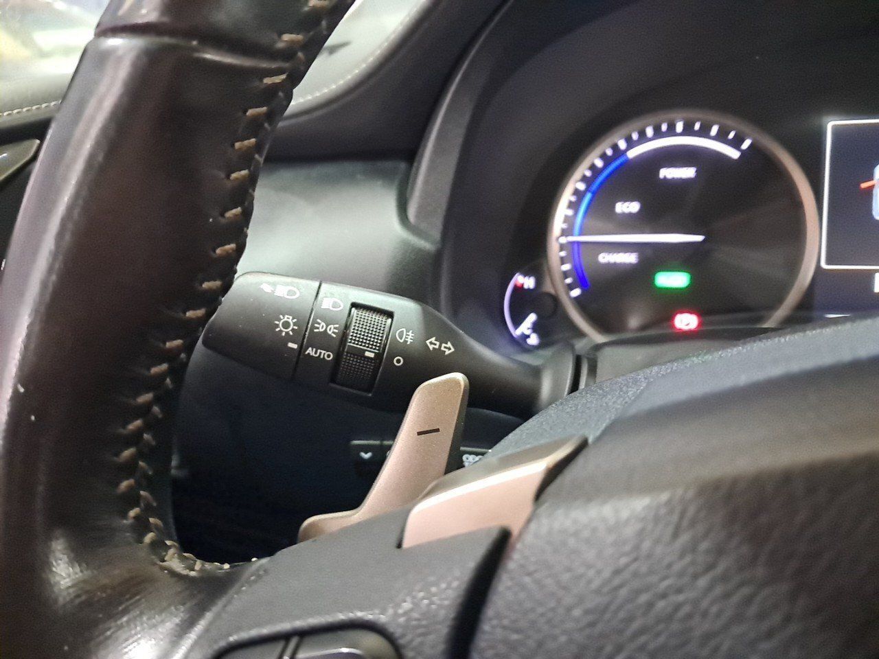 Lexus NX 2.5 300h Business 2WD - foto 14