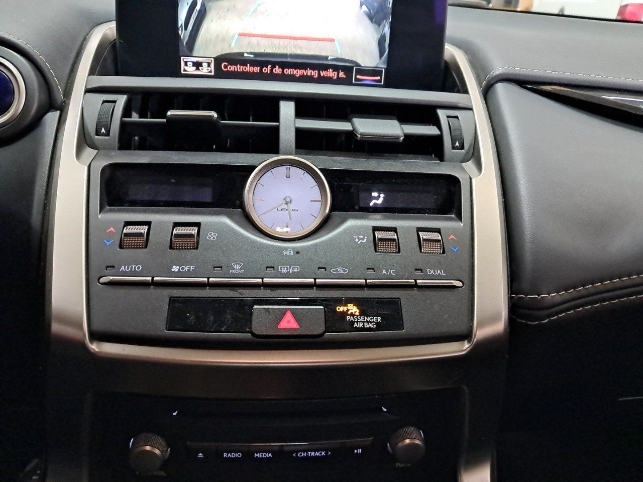 Lexus NX 2.5 300h Business 2WD - foto 17