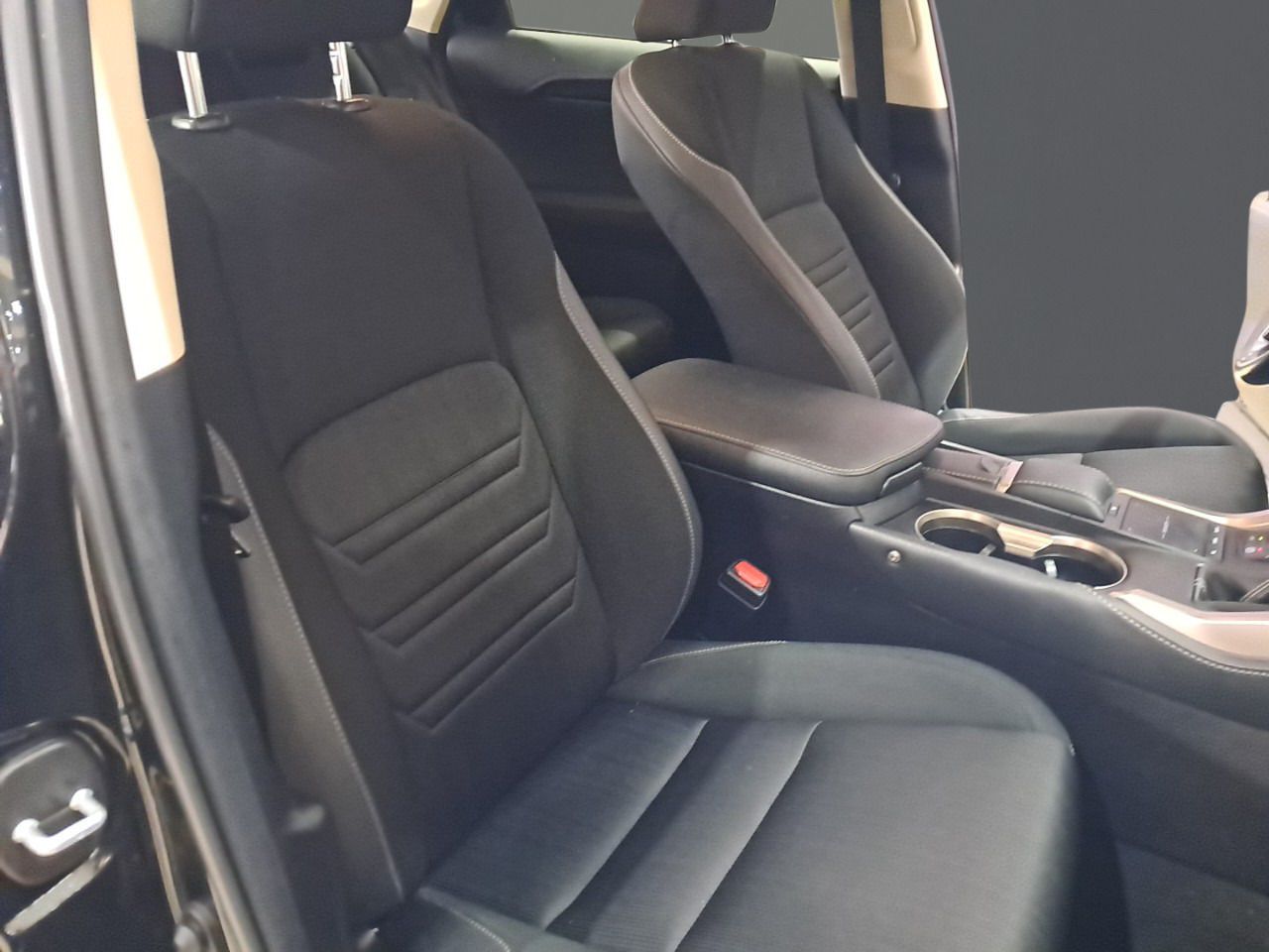 Lexus NX 2.5 300h Business 2WD - foto 9