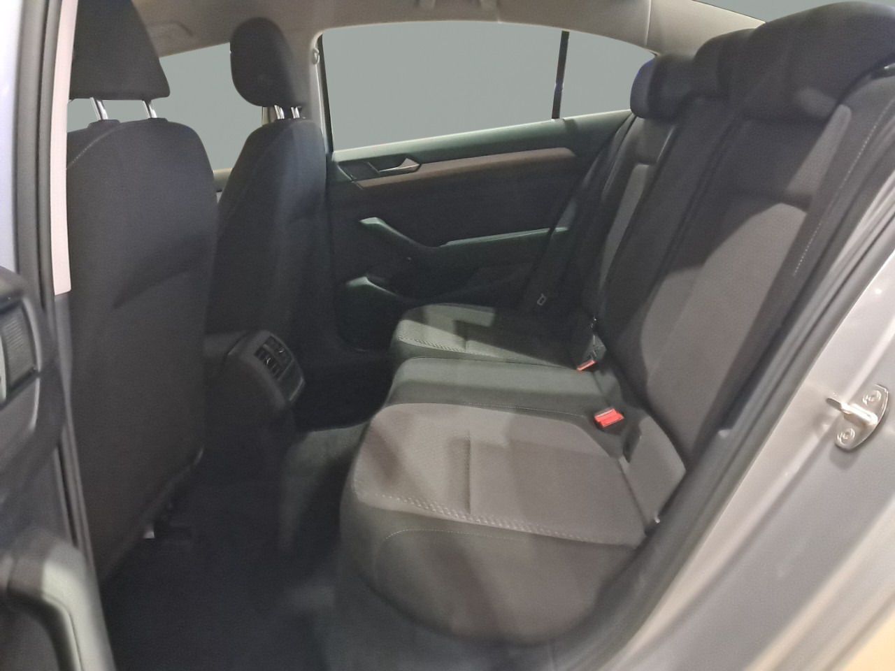 Volkswagen Passat Business 1.6 TDI 88kW (120CV) DSG - foto 10