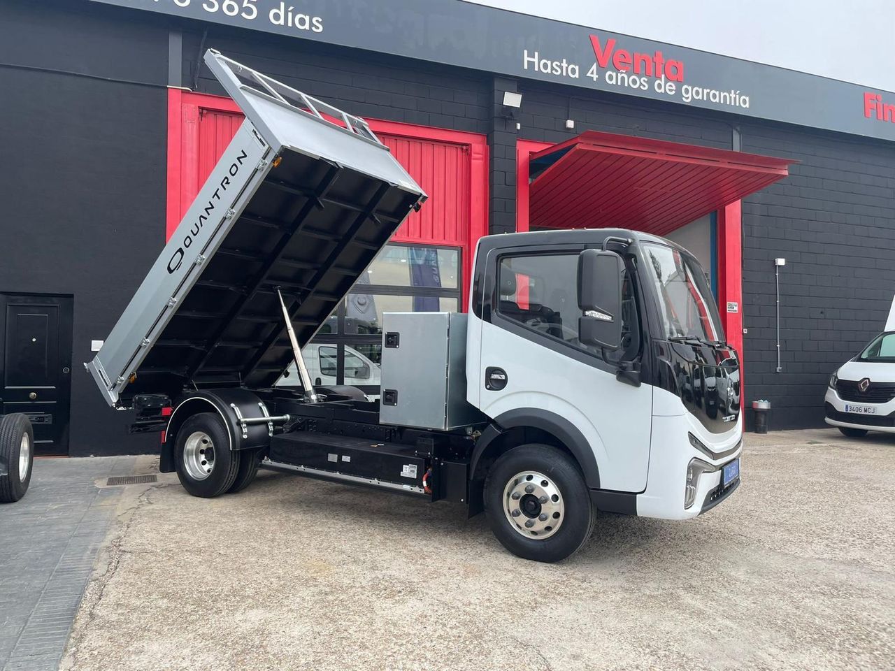 Dongfeng Box QUANTRON EV4 - foto 9