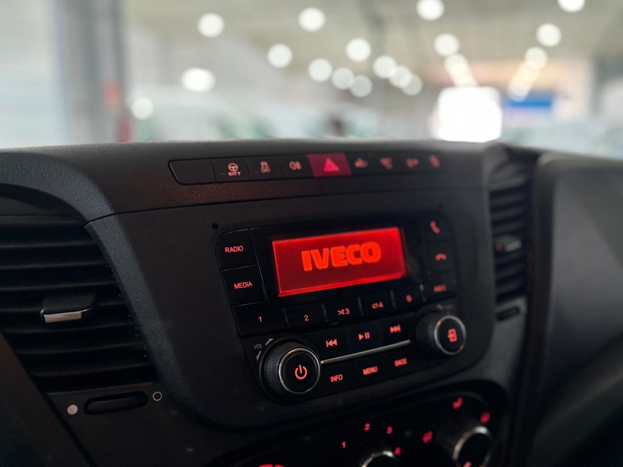 Iveco Daily 35S16	2.3 TD 35S 16 V 3520L/H2 12 M3 - foto 19